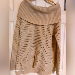 DKNY Knit/Croche Sweater.  Size M.  NWT